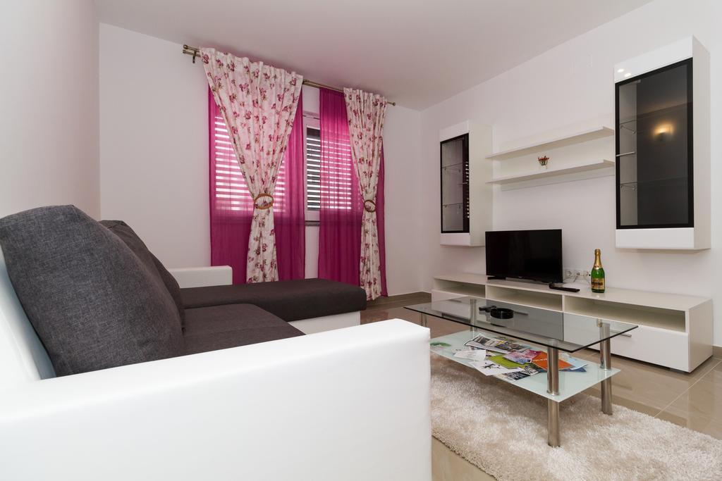 Apartments Villa-Ines Center Vodice Exterior photo